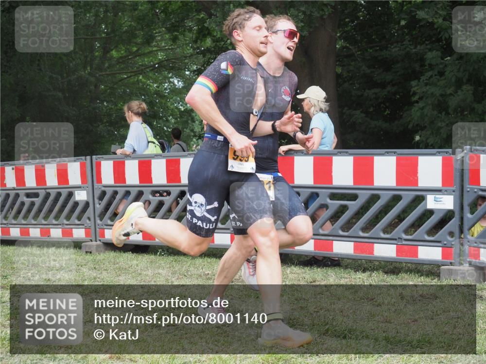 21.06.2025 - 27. Vierlanden-Triathlon KatJ http://msf.ph/oto/8001140 15.06.2025 12:54:32 Ziel 1001 meine-sportfotos.de