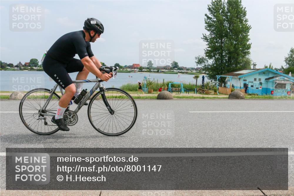 21.06.2025 - 27. Vierlanden-Triathlon H.Heesch http://msf.ph/oto/8001147 15.06.2025 12:35:14 Radfahren 672, 720 meine-sportfotos.de