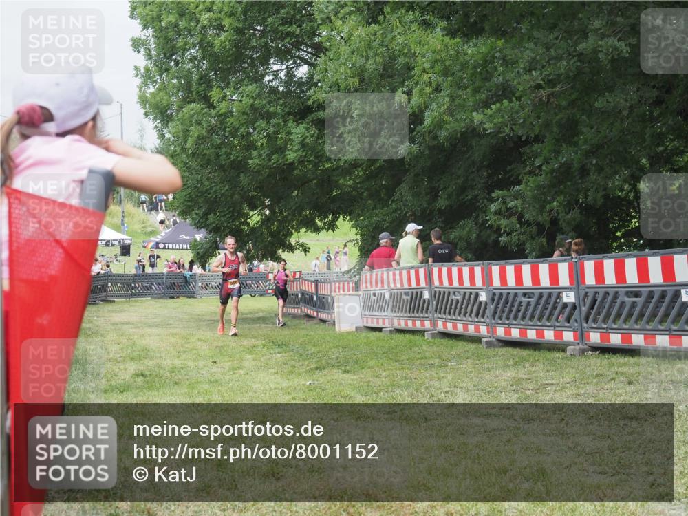 21.06.2025 - 27. Vierlanden-Triathlon KatJ http://msf.ph/oto/8001152 15.06.2025 12:54:51 Ziel 990 meine-sportfotos.de