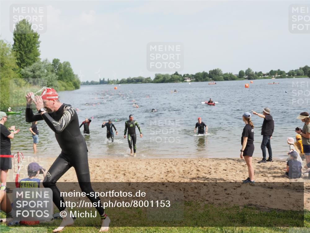 21.06.2025 - 27. Vierlanden-Triathlon MichiJ http://msf.ph/oto/8001153 15.06.2026 10:04:13 Schwimmen 411, 416, 453, 464 meine-sportfotos.de