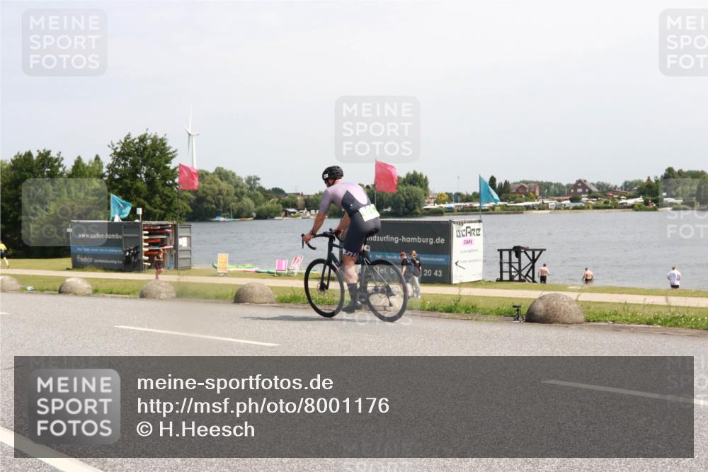 21.06.2025 - 27. Vierlanden-Triathlon H.Heesch http://msf.ph/oto/8001176 15.06.2025 11:44:02 Radfahren 820, 837 meine-sportfotos.de