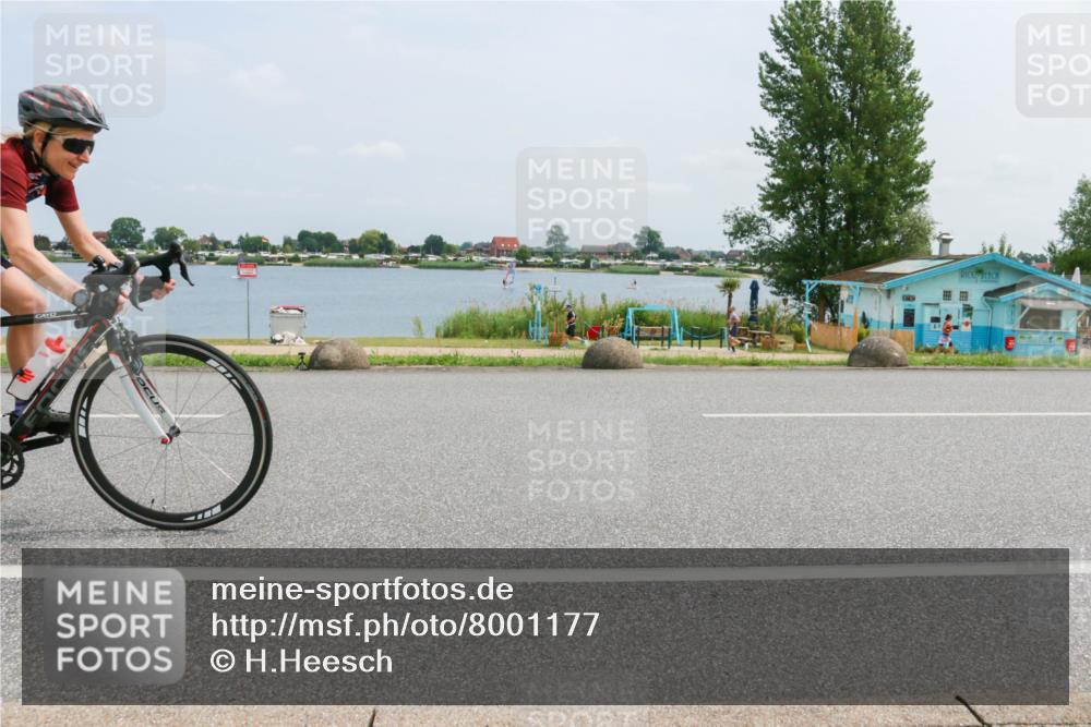 21.06.2025 - 27. Vierlanden-Triathlon H.Heesch http://msf.ph/oto/8001177 15.06.2025 12:35:37 Radfahren 966 meine-sportfotos.de