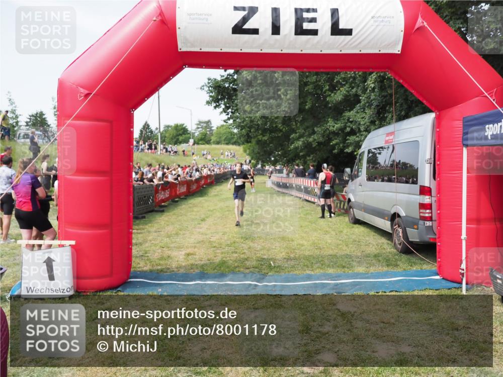 21.06.2025 - 27. Vierlanden-Triathlon MichiJ http://msf.ph/oto/8001178 15.06.2026 11:25:29 Ziel 269, 325 meine-sportfotos.de