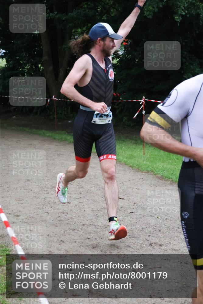 21.06.2025 - 27. Vierlanden-Triathlon Lena Gebhardt http://msf.ph/oto/8001179 15.06.2025 14:04:42 Laufen 4 meine-sportfotos.de