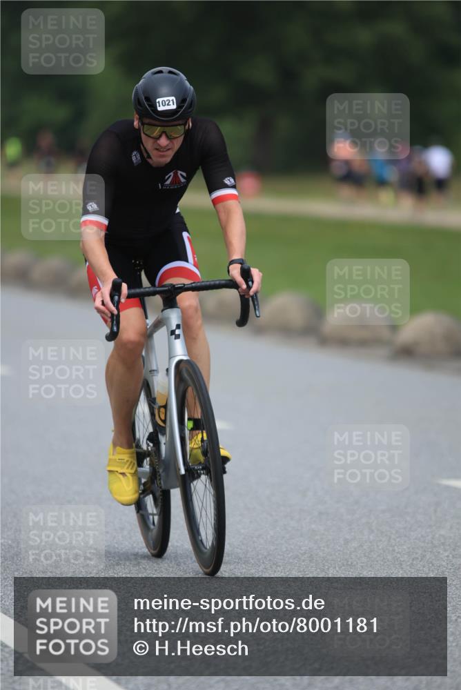 21.06.2025 - 27. Vierlanden-Triathlon H.Heesch http://msf.ph/oto/8001181 15.06.2025 12:38:03 Radfahren 879, 1021 meine-sportfotos.de