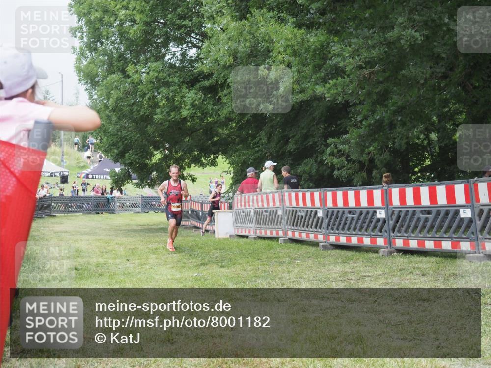21.06.2025 - 27. Vierlanden-Triathlon KatJ http://msf.ph/oto/8001182 15.06.2025 12:54:52 Ziel 990 meine-sportfotos.de