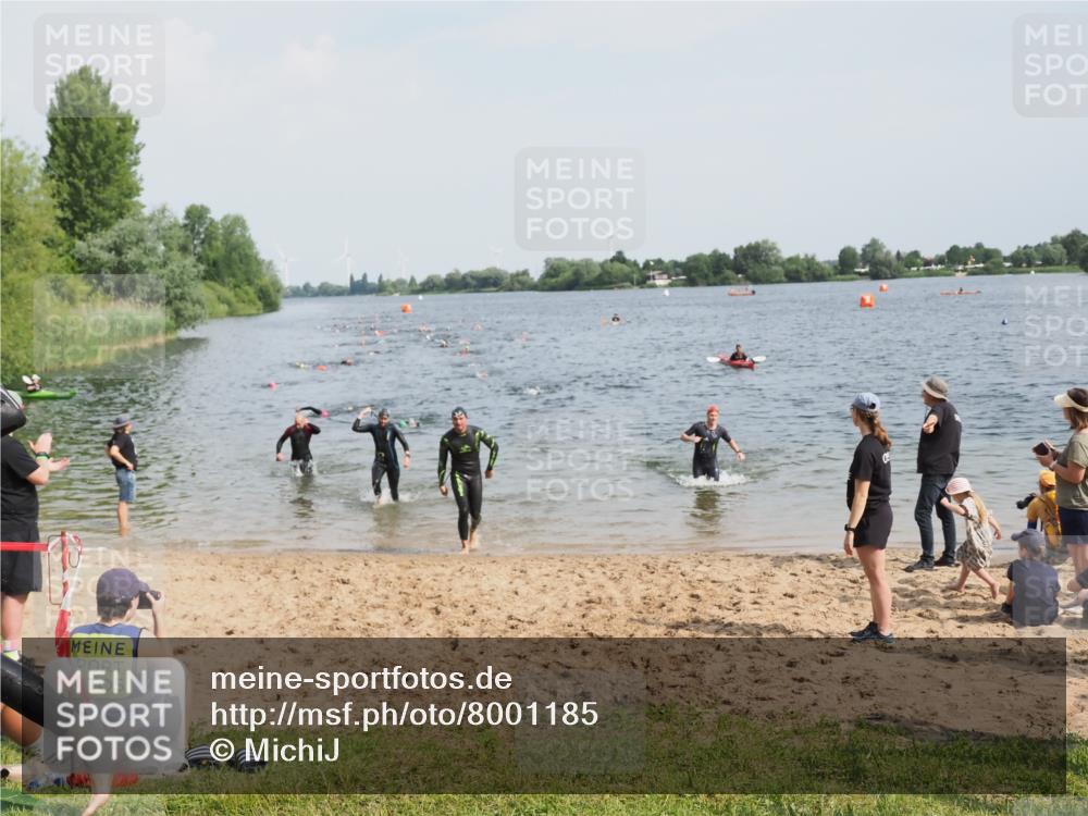 21.06.2025 - 27. Vierlanden-Triathlon MichiJ http://msf.ph/oto/8001185 15.06.2026 10:04:14 Schwimmen 411, 416, 453, 464 meine-sportfotos.de