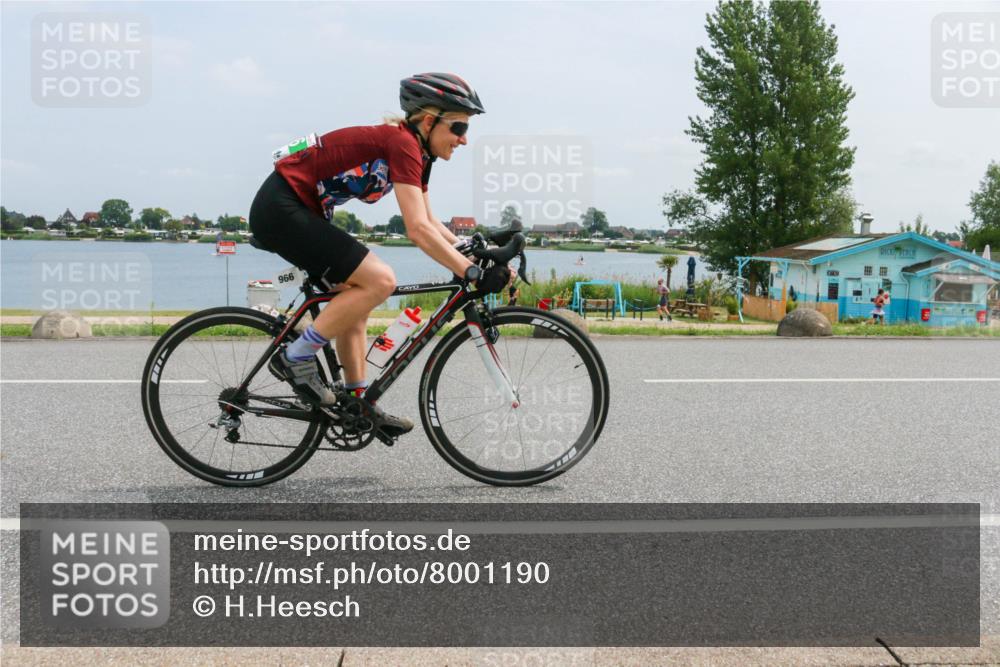21.06.2025 - 27. Vierlanden-Triathlon H.Heesch http://msf.ph/oto/8001190 15.06.2025 12:35:37 Radfahren 966 meine-sportfotos.de