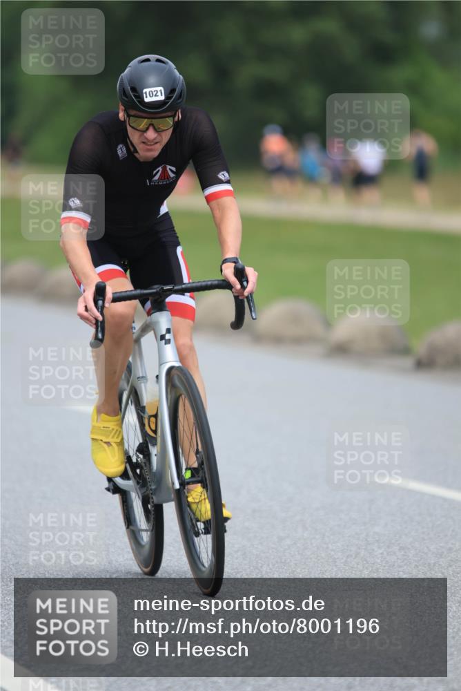 21.06.2025 - 27. Vierlanden-Triathlon H.Heesch http://msf.ph/oto/8001196 15.06.2025 12:38:03 Radfahren 879, 1021 meine-sportfotos.de