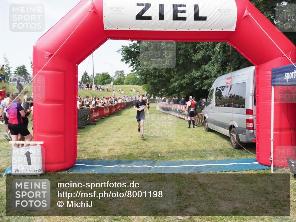 21.06.2025 - 27. Vierlanden-Triathlon MichiJ http://msf.ph/oto/8001198 15.06.2026 11:25:29 Ziel 269, 325 meine-sportfotos.de