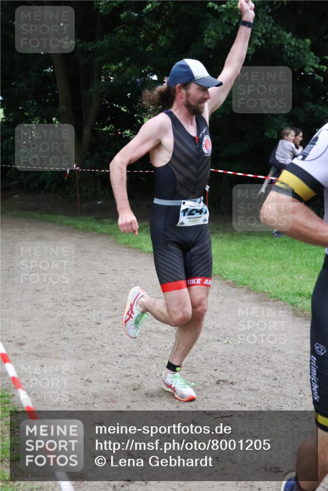 21.06.2025 - 27. Vierlanden-Triathlon Lena Gebhardt http://msf.ph/oto/8001205 15.06.2025 14:04:43 Laufen 144 meine-sportfotos.de