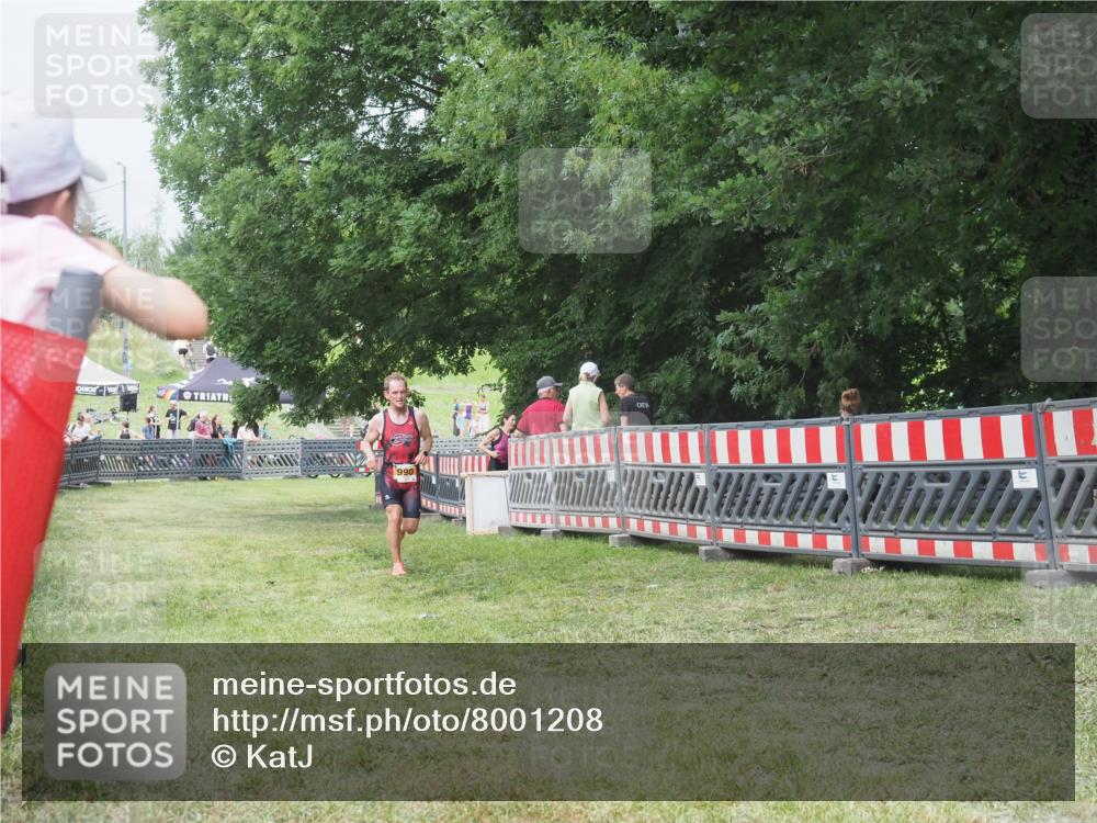 21.06.2025 - 27. Vierlanden-Triathlon KatJ http://msf.ph/oto/8001208 15.06.2025 12:54:52 Ziel 990 meine-sportfotos.de