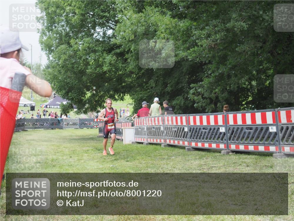 21.06.2025 - 27. Vierlanden-Triathlon KatJ http://msf.ph/oto/8001220 15.06.2025 12:54:52 Ziel 990 meine-sportfotos.de