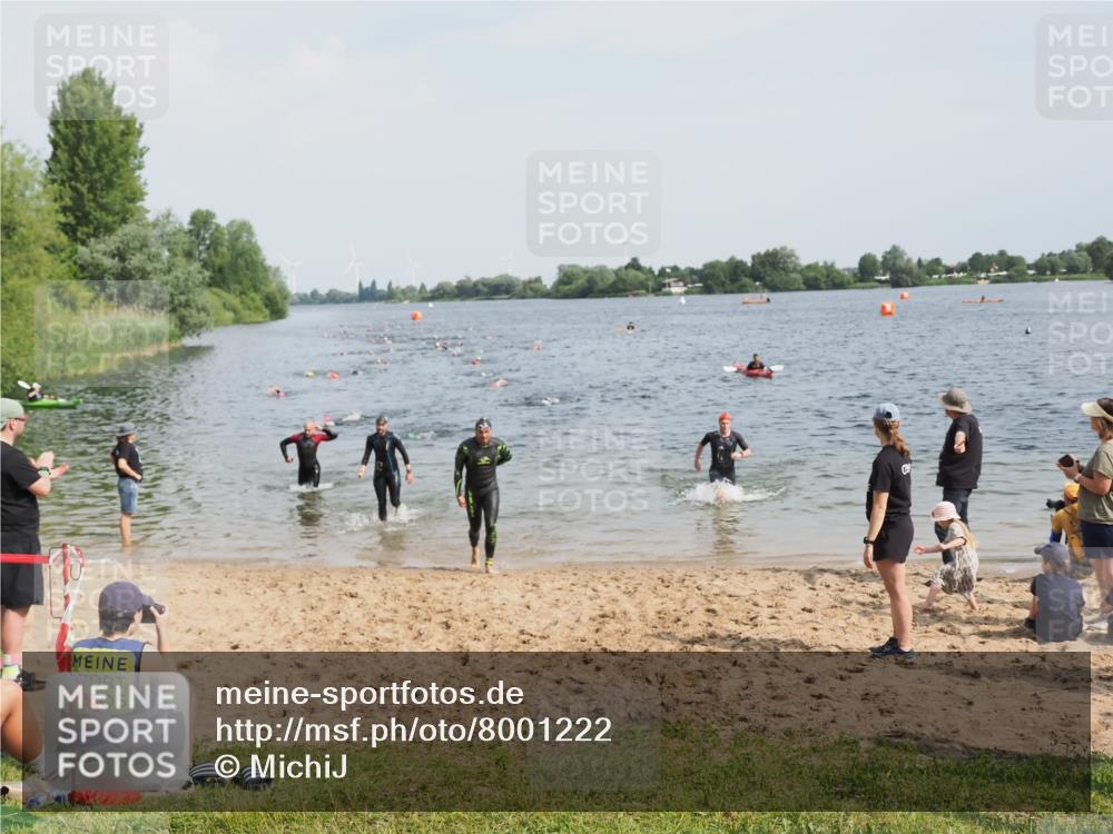 21.06.2025 - 27. Vierlanden-Triathlon MichiJ http://msf.ph/oto/8001222 15.06.2026 10:04:14 Schwimmen 411, 416, 453, 464 meine-sportfotos.de