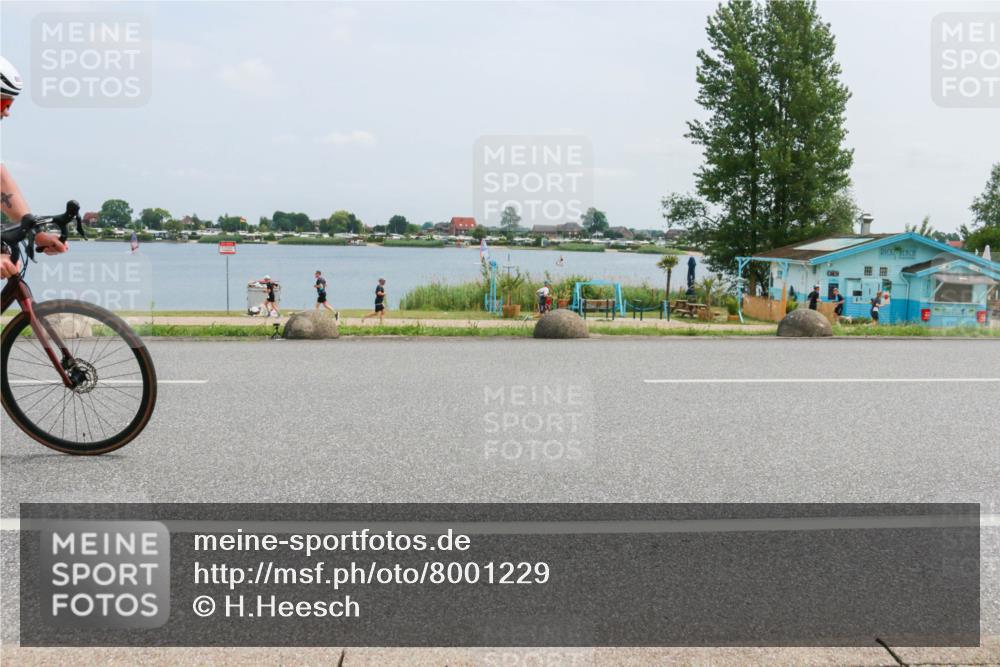 21.06.2025 - 27. Vierlanden-Triathlon H.Heesch http://msf.ph/oto/8001229 15.06.2025 12:35:48 Radfahren 655 meine-sportfotos.de