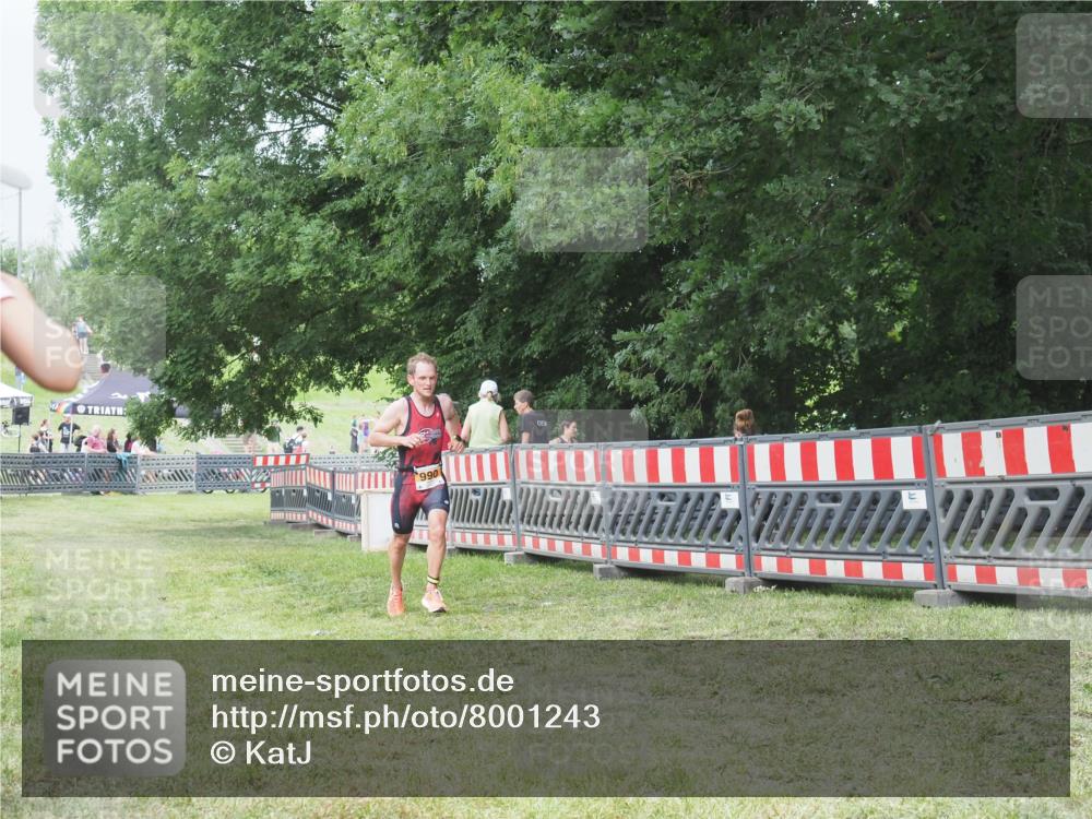 21.06.2025 - 27. Vierlanden-Triathlon KatJ http://msf.ph/oto/8001243 15.06.2025 12:54:53 Ziel 990 meine-sportfotos.de