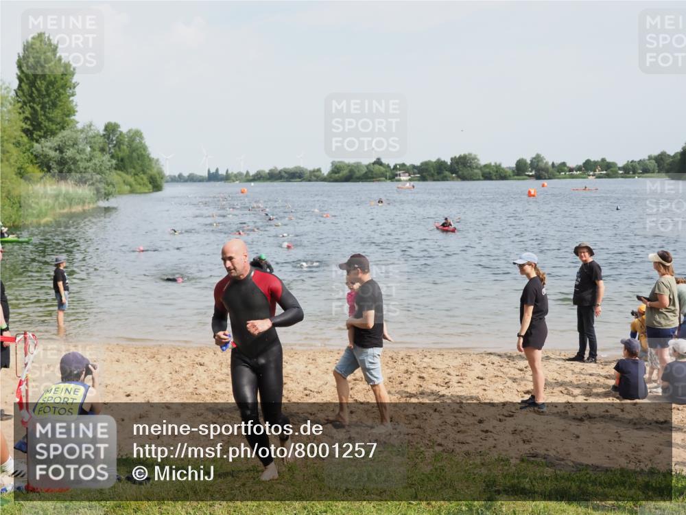 21.06.2025 - 27. Vierlanden-Triathlon MichiJ http://msf.ph/oto/8001257 15.06.2026 10:04:24 Schwimmen 416, 426, 453, 464 meine-sportfotos.de