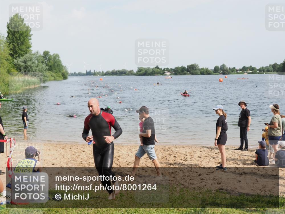21.06.2025 - 27. Vierlanden-Triathlon MichiJ http://msf.ph/oto/8001264 15.06.2026 10:04:24 Schwimmen 416, 426, 453, 464 meine-sportfotos.de
