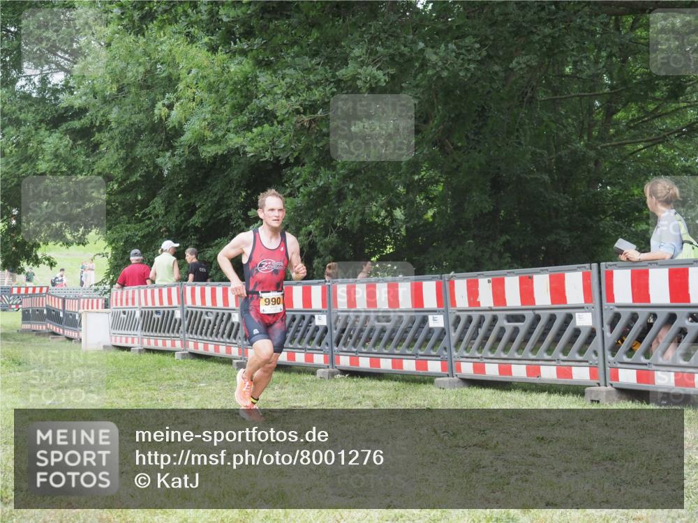 21.06.2025 - 27. Vierlanden-Triathlon KatJ http://msf.ph/oto/8001276 15.06.2025 12:54:54 Ziel 990 meine-sportfotos.de