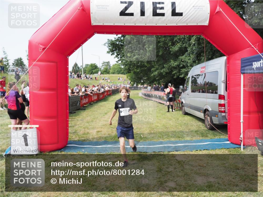 21.06.2025 - 27. Vierlanden-Triathlon MichiJ http://msf.ph/oto/8001284 15.06.2026 11:25:31 Ziel 269, 570 meine-sportfotos.de