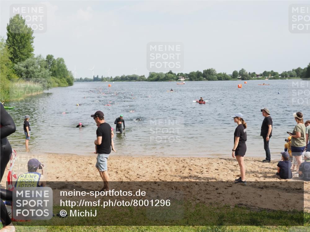 21.06.2025 - 27. Vierlanden-Triathlon MichiJ http://msf.ph/oto/8001296 15.06.2026 10:04:25 Schwimmen 416, 426, 453, 464 meine-sportfotos.de