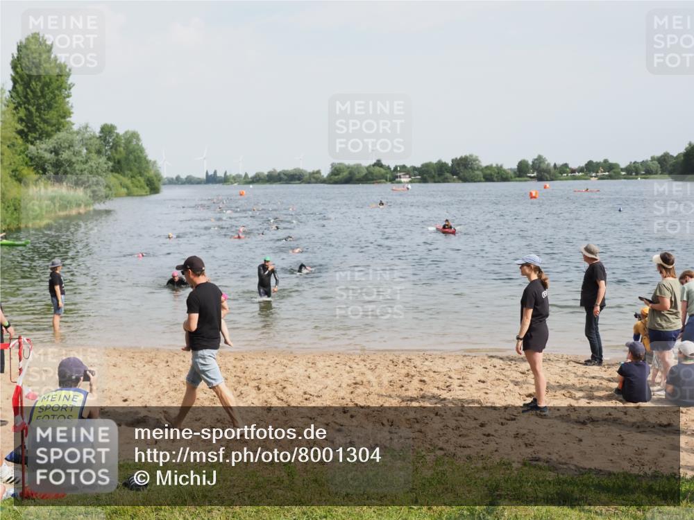 21.06.2025 - 27. Vierlanden-Triathlon MichiJ http://msf.ph/oto/8001304 15.06.2026 10:04:26 Schwimmen 404, 416, 426, 453 meine-sportfotos.de