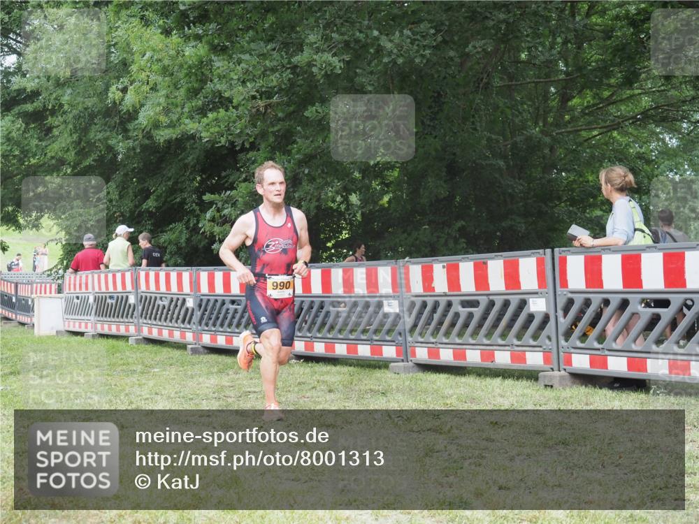 21.06.2025 - 27. Vierlanden-Triathlon KatJ http://msf.ph/oto/8001313 15.06.2025 12:54:54 Ziel 990 meine-sportfotos.de