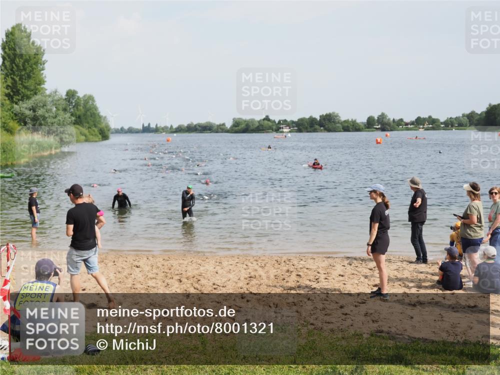 21.06.2025 - 27. Vierlanden-Triathlon MichiJ http://msf.ph/oto/8001321 15.06.2026 10:04:26 Schwimmen 404, 416, 426, 453 meine-sportfotos.de