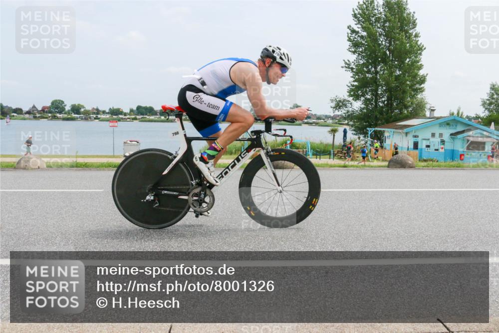 21.06.2025 - 27. Vierlanden-Triathlon H.Heesch http://msf.ph/oto/8001326 15.06.2025 12:36:08 Radfahren 798 meine-sportfotos.de