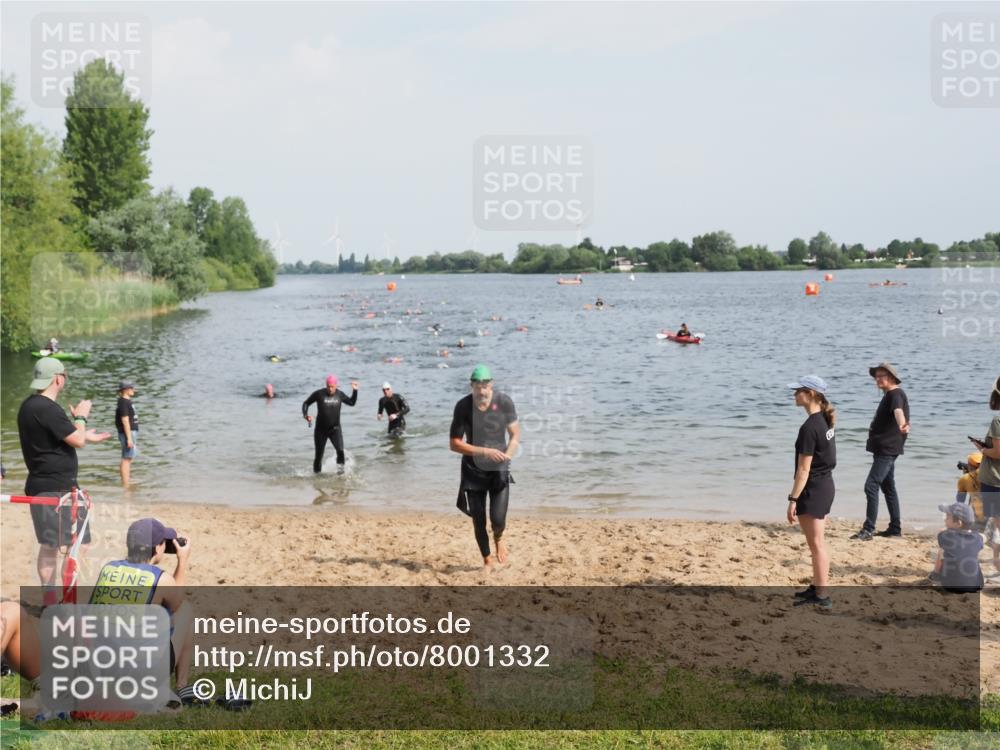 21.06.2025 - 27. Vierlanden-Triathlon MichiJ http://msf.ph/oto/8001332 15.06.2026 10:04:33 Schwimmen 404, 452 meine-sportfotos.de