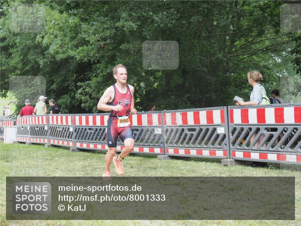 21.06.2025 - 27. Vierlanden-Triathlon KatJ http://msf.ph/oto/8001333 15.06.2025 12:54:55 Ziel 990 meine-sportfotos.de