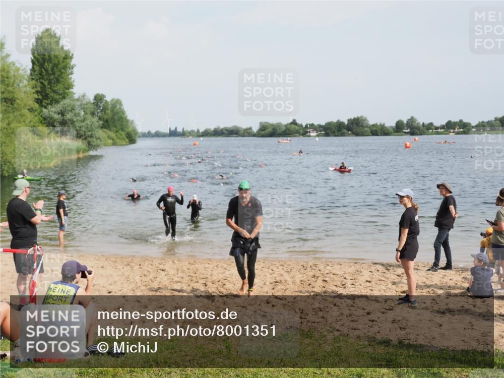 21.06.2025 - 27. Vierlanden-Triathlon MichiJ http://msf.ph/oto/8001351 15.06.2026 10:04:34 Schwimmen 390, 404, 452 meine-sportfotos.de