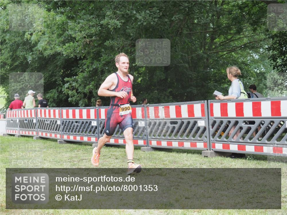 21.06.2025 - 27. Vierlanden-Triathlon KatJ http://msf.ph/oto/8001353 15.06.2025 12:54:55 Ziel 990 meine-sportfotos.de