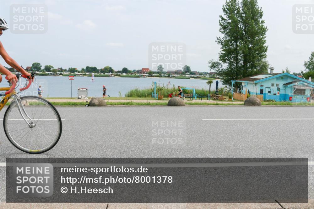 21.06.2025 - 27. Vierlanden-Triathlon H.Heesch http://msf.ph/oto/8001378 15.06.2025 12:36:25 Radfahren 893 meine-sportfotos.de