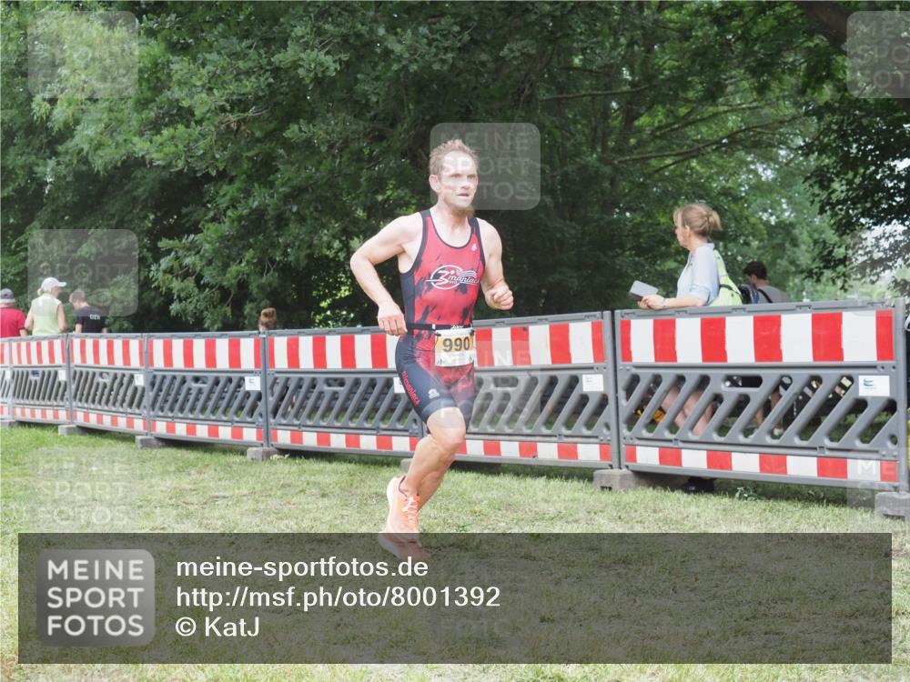 21.06.2025 - 27. Vierlanden-Triathlon KatJ http://msf.ph/oto/8001392 15.06.2025 12:54:55 Ziel 990 meine-sportfotos.de