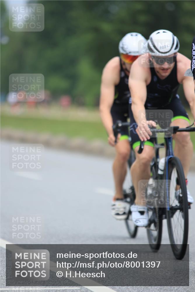 21.06.2025 - 27. Vierlanden-Triathlon H.Heesch http://msf.ph/oto/8001397 15.06.2025 12:38:31 Radfahren 804, 1029, 1030, 1031, 1032, 1033 meine-sportfotos.de