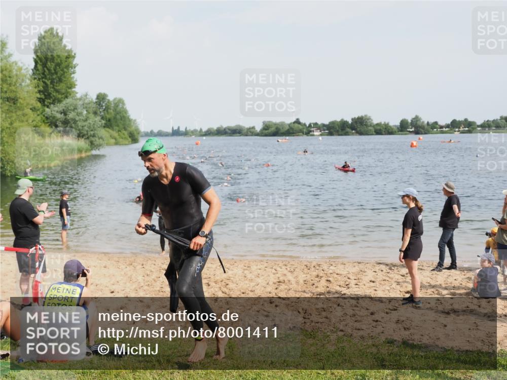 21.06.2025 - 27. Vierlanden-Triathlon MichiJ http://msf.ph/oto/8001411 15.06.2026 10:04:35 Schwimmen 390, 404, 452 meine-sportfotos.de
