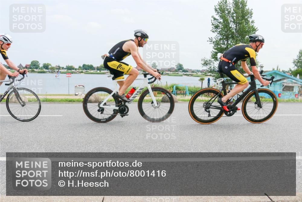 21.06.2025 - 27. Vierlanden-Triathlon H.Heesch http://msf.ph/oto/8001416 15.06.2025 12:37:02 Radfahren 754, 927, 978, 1034, 1035, 1036, 1037, 1038 meine-sportfotos.de