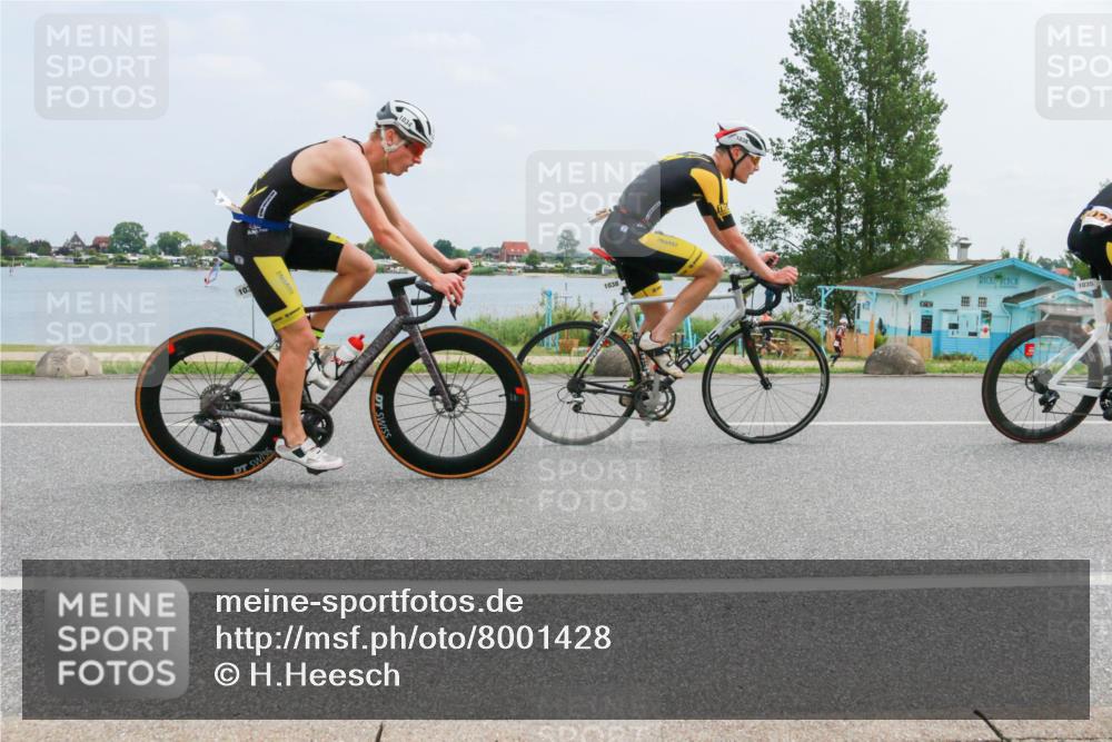 21.06.2025 - 27. Vierlanden-Triathlon H.Heesch http://msf.ph/oto/8001428 15.06.2025 12:37:02 Radfahren 754, 927, 978, 1034, 1035, 1036, 1037, 1038 meine-sportfotos.de