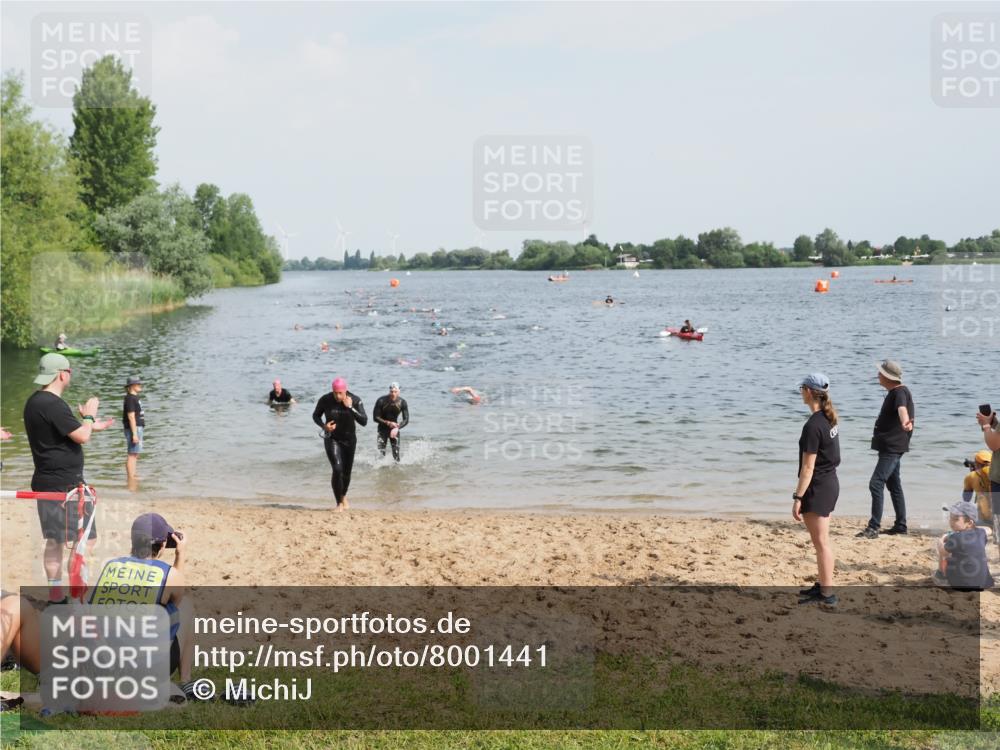21.06.2025 - 27. Vierlanden-Triathlon MichiJ http://msf.ph/oto/8001441 15.06.2026 10:04:36 Schwimmen 390, 404, 452 meine-sportfotos.de