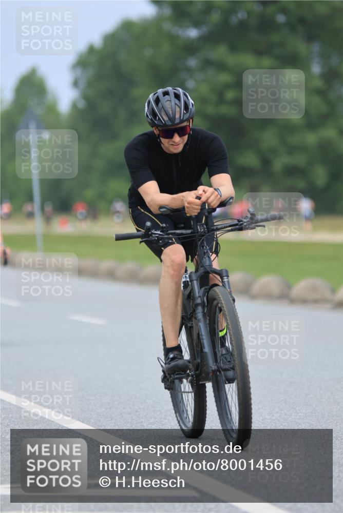 21.06.2025 - 27. Vierlanden-Triathlon H.Heesch http://msf.ph/oto/8001456 15.06.2025 12:38:43 Radfahren 792, 863, 929, 1039, 1040, 1042, 1043, 1044, 1045, 1046, 1047, 1048 meine-sportfotos.de