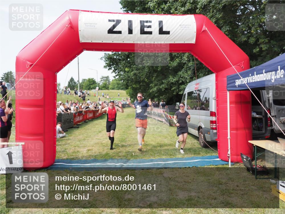 21.06.2025 - 27. Vierlanden-Triathlon MichiJ http://msf.ph/oto/8001461 15.06.2026 11:25:50 Ziel 622 meine-sportfotos.de