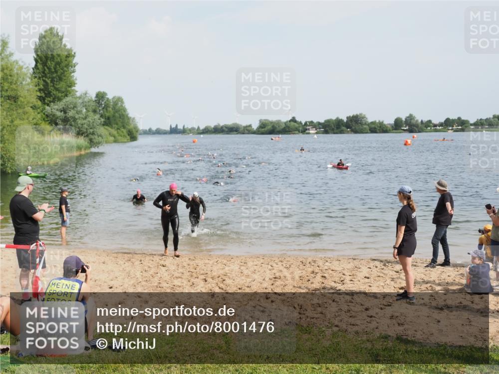 21.06.2025 - 27. Vierlanden-Triathlon MichiJ http://msf.ph/oto/8001476 15.06.2026 10:04:37 Schwimmen 390, 404, 452 meine-sportfotos.de