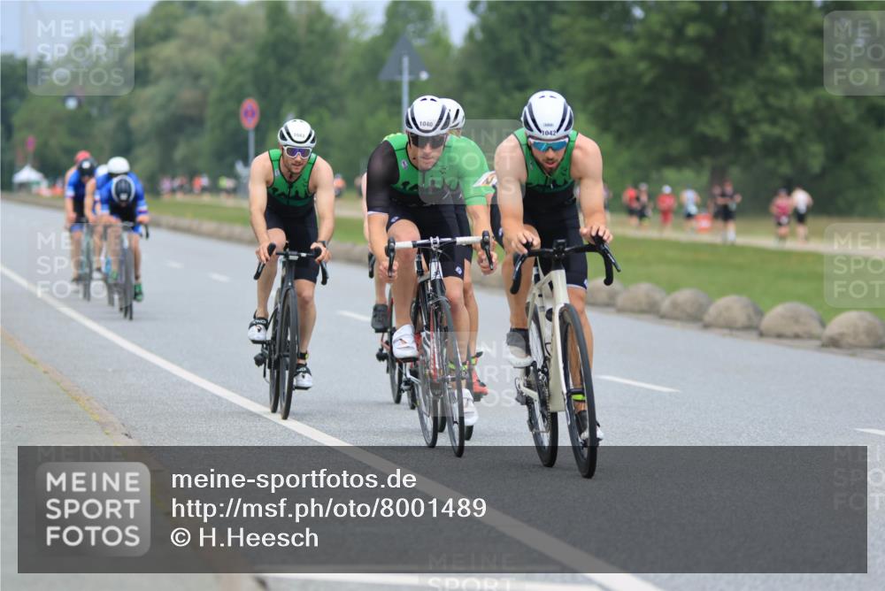 21.06.2025 - 27. Vierlanden-Triathlon H.Heesch http://msf.ph/oto/8001489 15.06.2025 12:38:48 Radfahren 792, 1039, 1040, 1042, 1043, 1044, 1045, 1046, 1047, 1048 meine-sportfotos.de