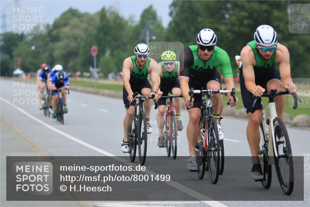 21.06.2025 - 27. Vierlanden-Triathlon H.Heesch http://msf.ph/oto/8001499 15.06.2025 12:38:48 Radfahren 792, 1039, 1040, 1042, 1043, 1044, 1045, 1046, 1047, 1048 meine-sportfotos.de