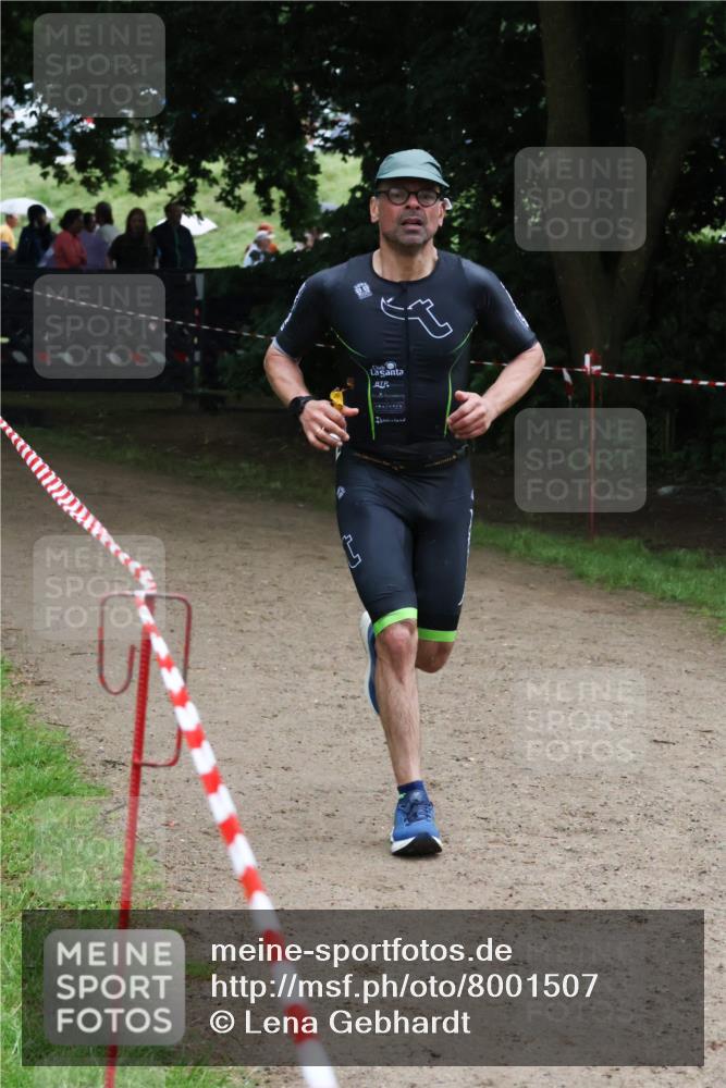 21.06.2025 - 27. Vierlanden-Triathlon Lena Gebhardt http://msf.ph/oto/8001507 15.06.2025 14:06:21 Laufen  meine-sportfotos.de