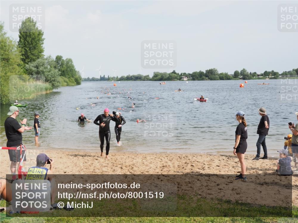 21.06.2025 - 27. Vierlanden-Triathlon MichiJ http://msf.ph/oto/8001519 15.06.2026 10:04:38 Schwimmen 390, 404, 452 meine-sportfotos.de