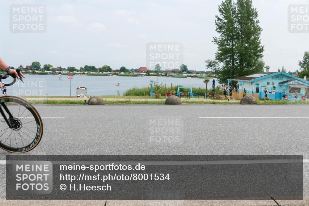 21.06.2025 - 27. Vierlanden-Triathlon H.Heesch http://msf.ph/oto/8001534 15.06.2025 12:37:12 Radfahren 904, 1005 meine-sportfotos.de