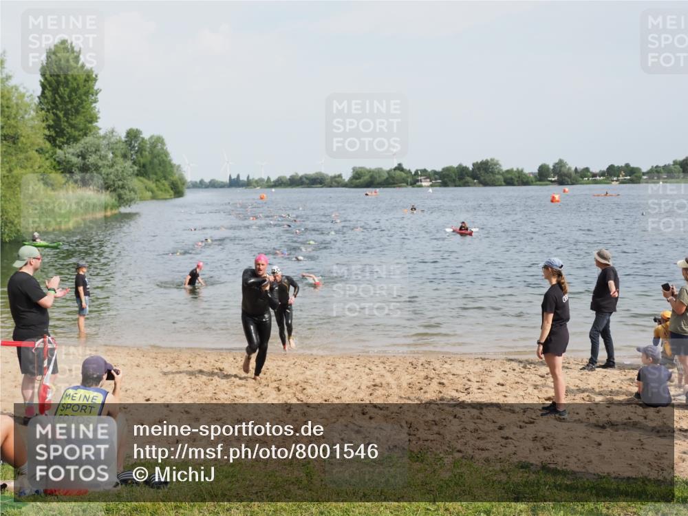 21.06.2025 - 27. Vierlanden-Triathlon MichiJ http://msf.ph/oto/8001546 15.06.2026 10:04:39 Schwimmen 390, 404, 452 meine-sportfotos.de