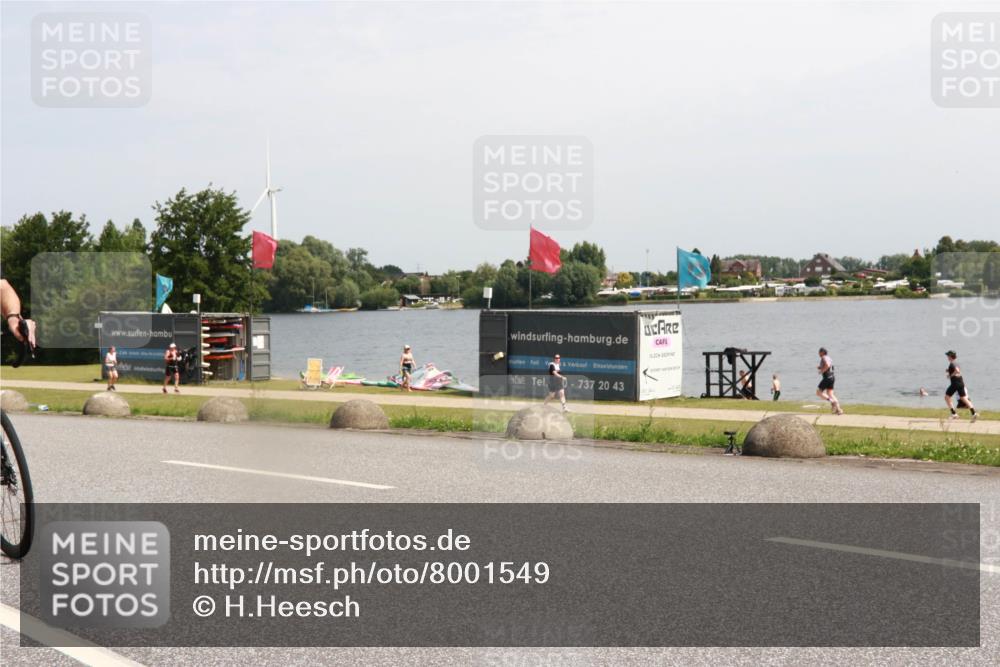 21.06.2025 - 27. Vierlanden-Triathlon H.Heesch http://msf.ph/oto/8001549 15.06.2025 11:45:27 Radfahren 212, 723, 794, 797, 841, 947 meine-sportfotos.de